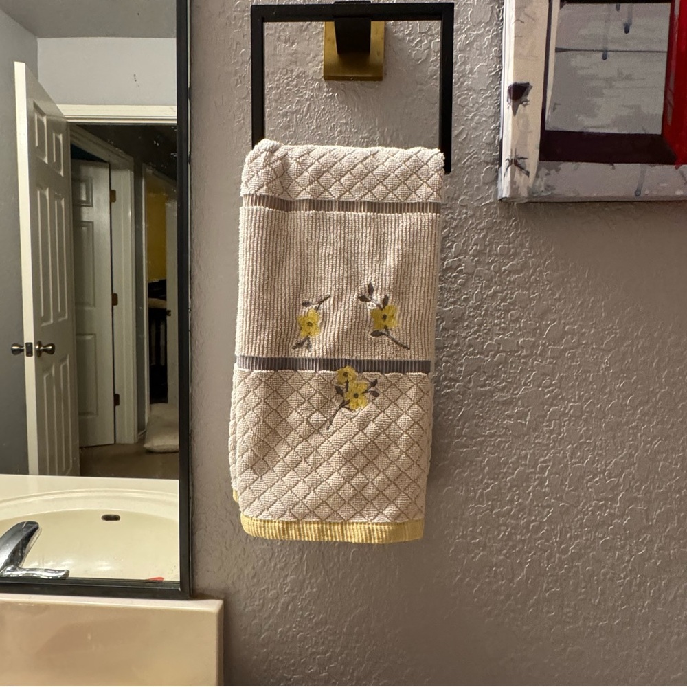 SKL Home by Saturday Knight Ltd. Flowers Hand Towel (2-Pack), White/Yellow